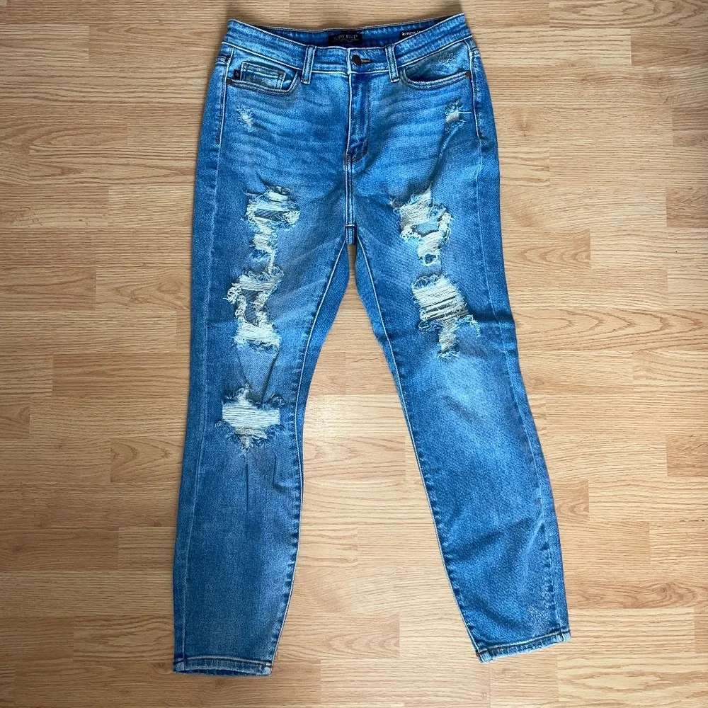 Judy Blue Stretch Boyfriend Fit Distressed Skinny Jeans - Picture 1 of 9